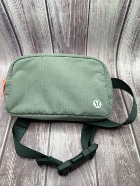 Lululemon Everywhere Belt Bag Mini Ripstop Colorway Legacy Green/Coral Kiss